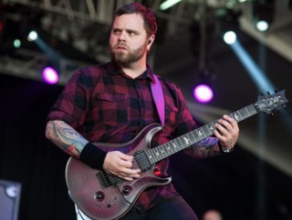 BETWEEN THE BURIED AND MEからDustie Waringが脱退！！