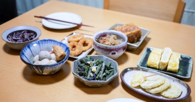 こんな食卓でええねんって感じの食卓風景です