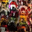 カシュガルで売られている派手なブラジャー