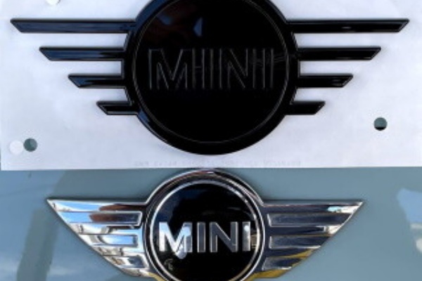 ミニクーパー R56 エンブレム交換 Vafee Blog