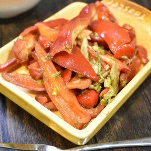 シンプルに♪赤ピーマンのアンチョビ炒め