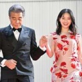 舘ひろし　「免許返納！？」レッドカーペットで西野七瀬をダンディにエスコート「この映画は西野くんにかかっています」