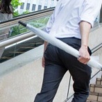 「この傘の持ち方してるやつ、禁止にしてくれ！マジで女に多すぎる！」→女さんブチギレ「いや、圧倒的に男のほうが多いだろ」→物議に・・・これはどっちが多い？