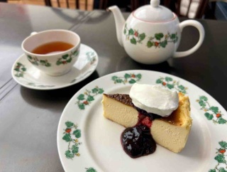 950円の幸せ バスクチーズケーキと紅茶 六花亭カフェ@函館 - 2025.11 北海道道南・道央一人旅 ep10