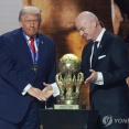 ノーベル賞を逃したトランプ氏、新設されたFIFA平和賞受賞…「私の人生において大きな栄誉」＝韓国の反応