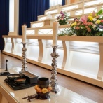 葬儀屋「火葬プランはどうなさいますか？」 ワイ喪主「直葬で(即答)」葬儀屋「直葬ですか…！？（ちょい引き気味）」→！