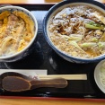 きょうの昼メシ　近所のお蕎麦やさんのたぬきそばとミニかつ丼セット♪