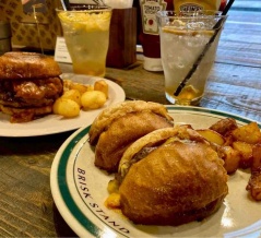 新潟初上陸！中央区東大通にオープンした『BRISK STAND NIIGATA（ブリスクスタンド新潟）』で『シングルパティ（切ったやつ）』『デミグラスバーガー』食べてみた。