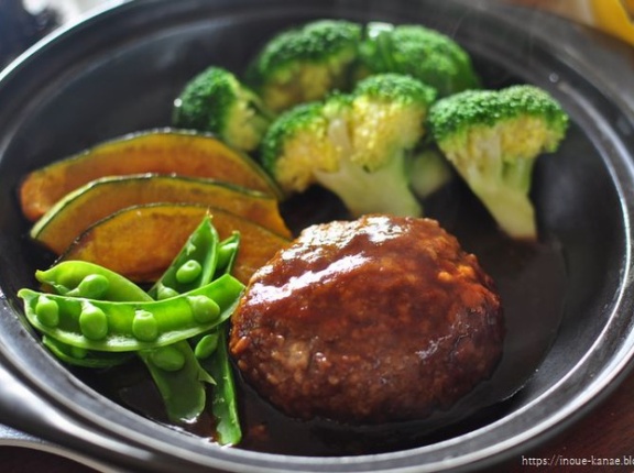 一石二鳥料理【鶏もも肉のソテーとえのきの卵スープ】と、絶品煮込みハンバーグで晩ごはん