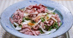 ロールとビーフと新玉ねぎ、大葉たっぷりポン酢和え&久しぶりにラーメンギャラクシーで食べました