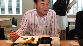 三木谷「楽天食堂は派遣・アルバイトでも全品無料」 → 後でこっそり撤回して、社員以外立ち入り禁止にしていたと判明ｗｗｗｗｗ