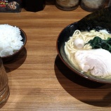 『品川家三田店 豚骨醤油ラーメン』の画像