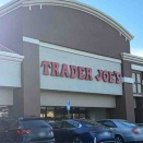 老若男女・人種関係なく朝から並んで買うTrader Joe’sミニキャンバスバッグ♪