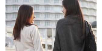「うちの旦那いつも仕事で遅いし休みの日は付き合いばっかりで全然家にいないんですよ！ほんと母子家庭つらいですよね～」それ母子家庭じゃないし、しかも会話してる相手は…