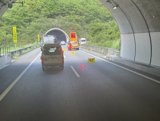 【現場の状況】#交通情報 新東名 下り 浜松いなさJCT～新城IC付近 車線塞ぐ追突事故で規制渋滞5月16日 #新東名 #静岡 #愛知 #新城