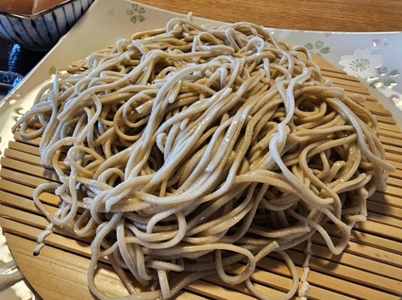 みずみずしく、のど越し滑らかな十割そば。　《米沢市／蜂庵》