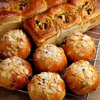 【国産小麦でパン2種】レーズンボールとマーブルマロンブレッドを焼きました