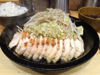 ■秋葉原の「ロッヂ」で、デカ盛りチキンステーキ！