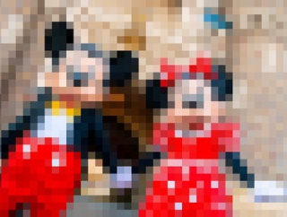 【悲報】ディズニーシーで“一部来園者の座り込み飲食”が物議 → 運営の回答が「ケースバイケース」でさらに荒れる……