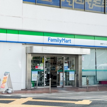 JR高槻駅近くの「ファミリーマート」が店舗改装のため一時閉店するみたい。9月30日リフレッシュオープン