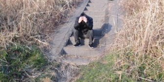 【女性不信】結婚予定の彼女に10年間付き合っている男がいました。