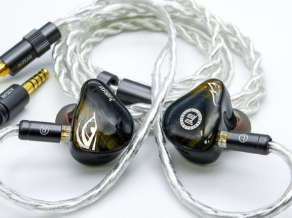 「Juzear Harrier (冒険者)」 1DD+6BA+2マイクロ平面の9ドライバー構成にTuned with Squiglinkコラボによる最適化サウンドの300ドル級イヤホン【レビュー】