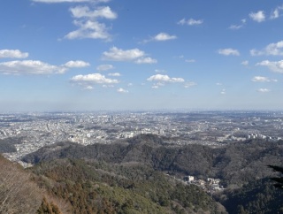 高尾山の山頂から23区って見れる？