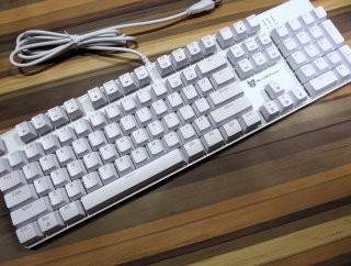 Amazonで売っている激安メカニカルキーボード「N-J9PRO」