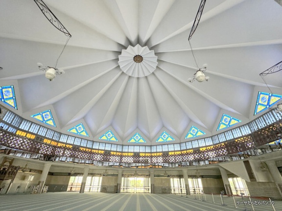 【マスジッド・ネガラ Masjid Negara】　クアラルンプール旅行編　～KL中心部の国立モスク「マスジッド・ネガラ」でイスラム文化体験～