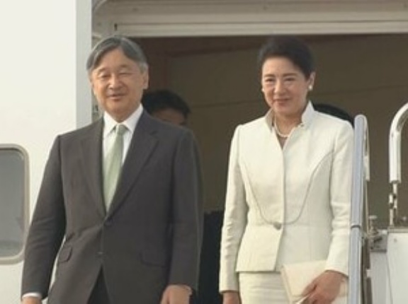天皇夫妻　モンゴルから帰国