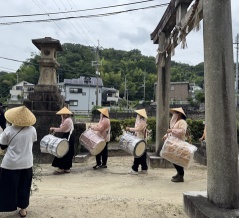 五穀豊穣を祝い私市に太鼓と笛の音色。虫送り祭が神秘的な感じで開催されてた