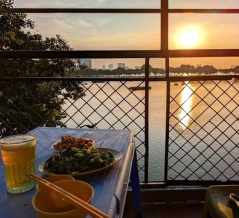 タイ湖に沈む夕陽が見られるビアホイ！最高の景色でしたよ！！（YouTube動画あり）