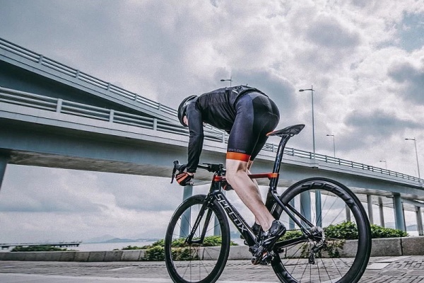 しがないリーマンと自転車の話 - 中華カーボンの話