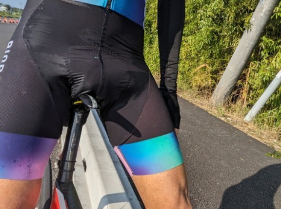 真夏のロードバイクは股のトラブル増加！？ 原因と対策を考える