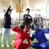 【日本ハム】達孝太＆山口アタルが〝鬼退治〟　初１軍キャンプの若手コンビが恒例行事を体験
