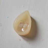 昨日寒くてビックリした！と、キラキラしずく作りました。