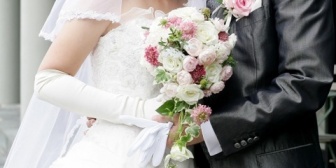 義理の兄弟から「来年のGWは結婚式だから空けて」と連絡がきた…せっかく家族で旅行を計画してたのに…