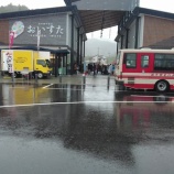 『雨の中のにぎわい市』の画像