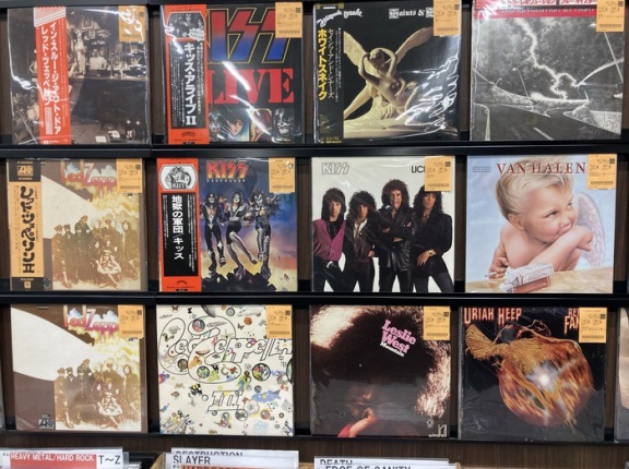 BLUE OYSTER CULT, KISS, LED ZEPPELIN, VAN HALEN, URIAH HEEPなど70'sハードロック中心に中古レコードが入荷しました