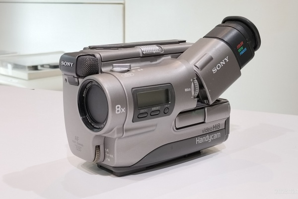 8mm ビデオカメラ 965le.jpg