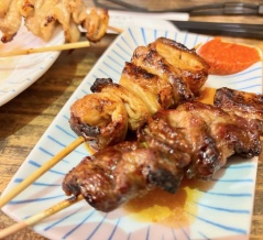 「焼鳥酒場お兄ぃ」の『おまかせ5本盛』など（大和市中央）【やまとぴグルメ】