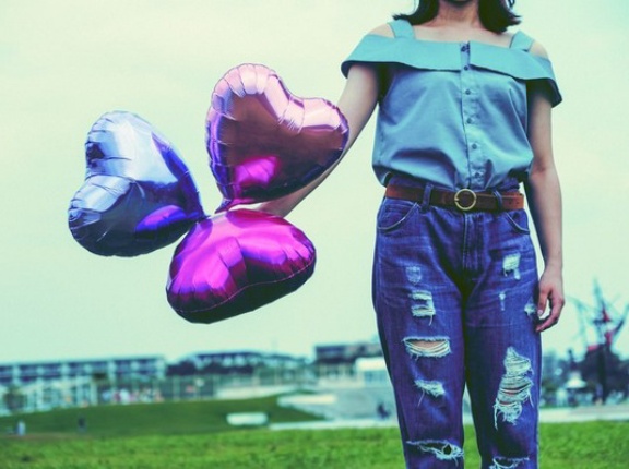 【画像】女さん、ヒップラインを矯正するのにヒップラインを強調するベルトが流行ってしまう♡♡♡♡♡