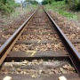 列車が線路内にいた小学6年の男児に衝突し、男児が死亡　なぜ、『線路内』にいたのか…