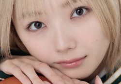 【速報】藤吉夏鈴ちゃん、そこさくで腋チラ+膨らみ強調【GIF】