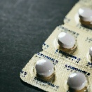 ｾｲﾘがきつくて月に1回ぐらいは薬局でロキソニン買ってる。薬剤師のおじさんに毎回「なんの目的？」って聞かれて正直に答えてたんだけど…