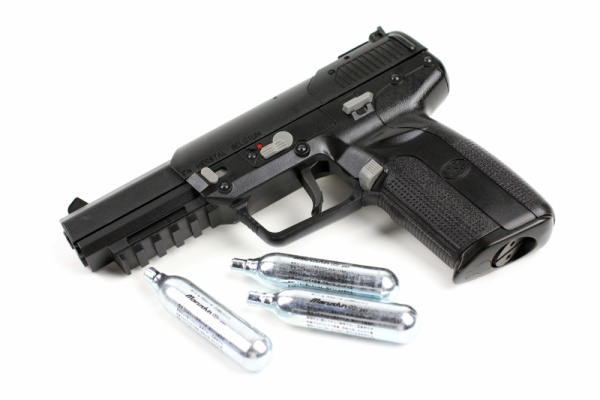 衝撃のCO2ガスブローバック！マルシンFN Five-seveN : GUN DOLL