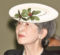 美智子さまの衣装代はいくらだったのか｜60年の公務と令和以降の装いを公開資料で推計