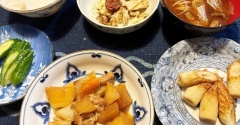まさかの食中毒＆ 圧力鍋で簡単♡鶏もも肉と大根の味噌煮
