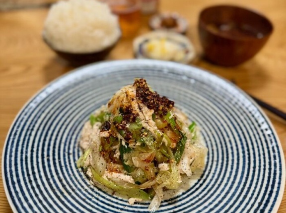 自宅めし　鶏肉とネギのごま油炒め　＜レシピ付き＞