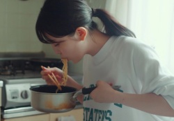 【神GIF】個人PVの久保史緒里ちゃんの演技力wwwwwwwww